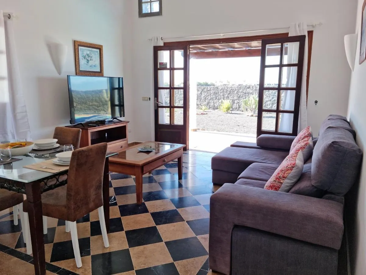Villa Ana Playa Blanca  0*,